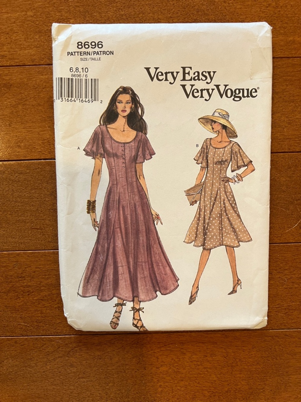 Very Easy Very Vogue 8696 Women's Scoop-Neck Midi Dress
